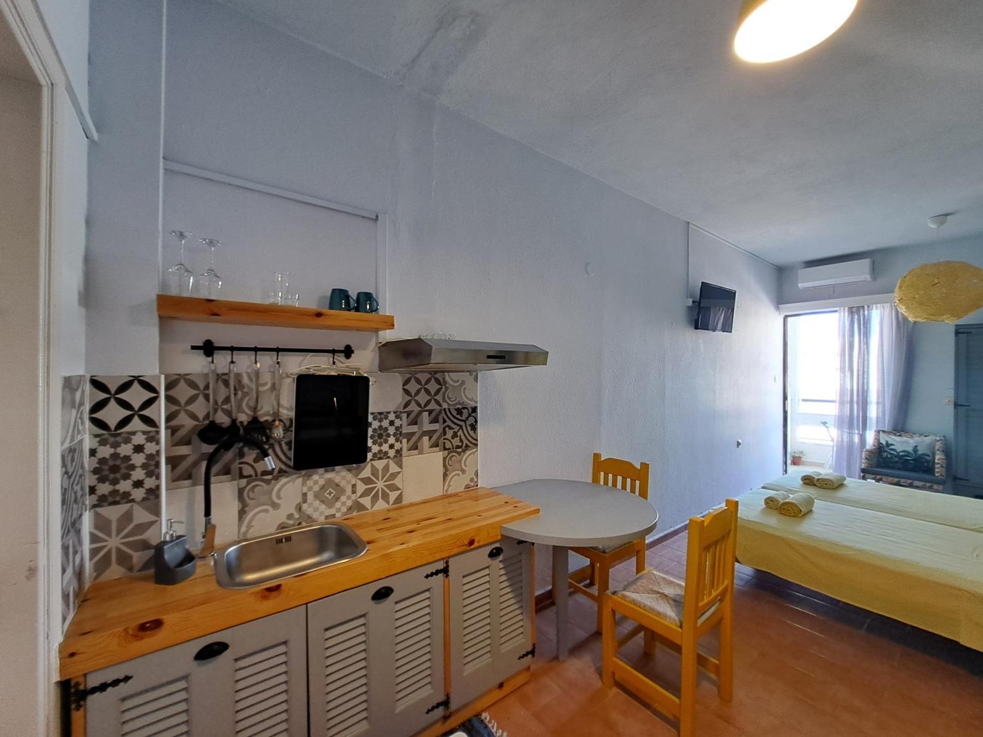 Апартаменты Eleana Apartments